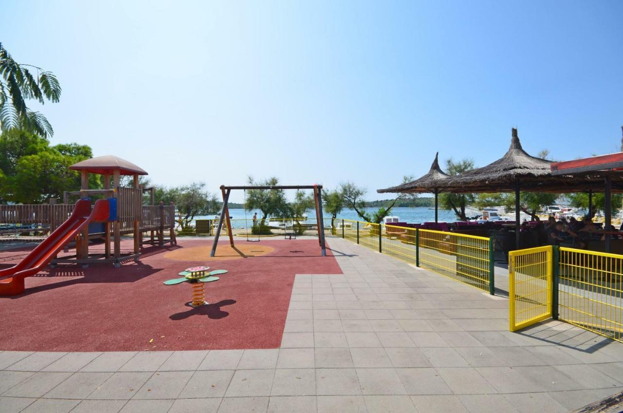 Apartment Canada Dream Vacation Srima Exterior photo