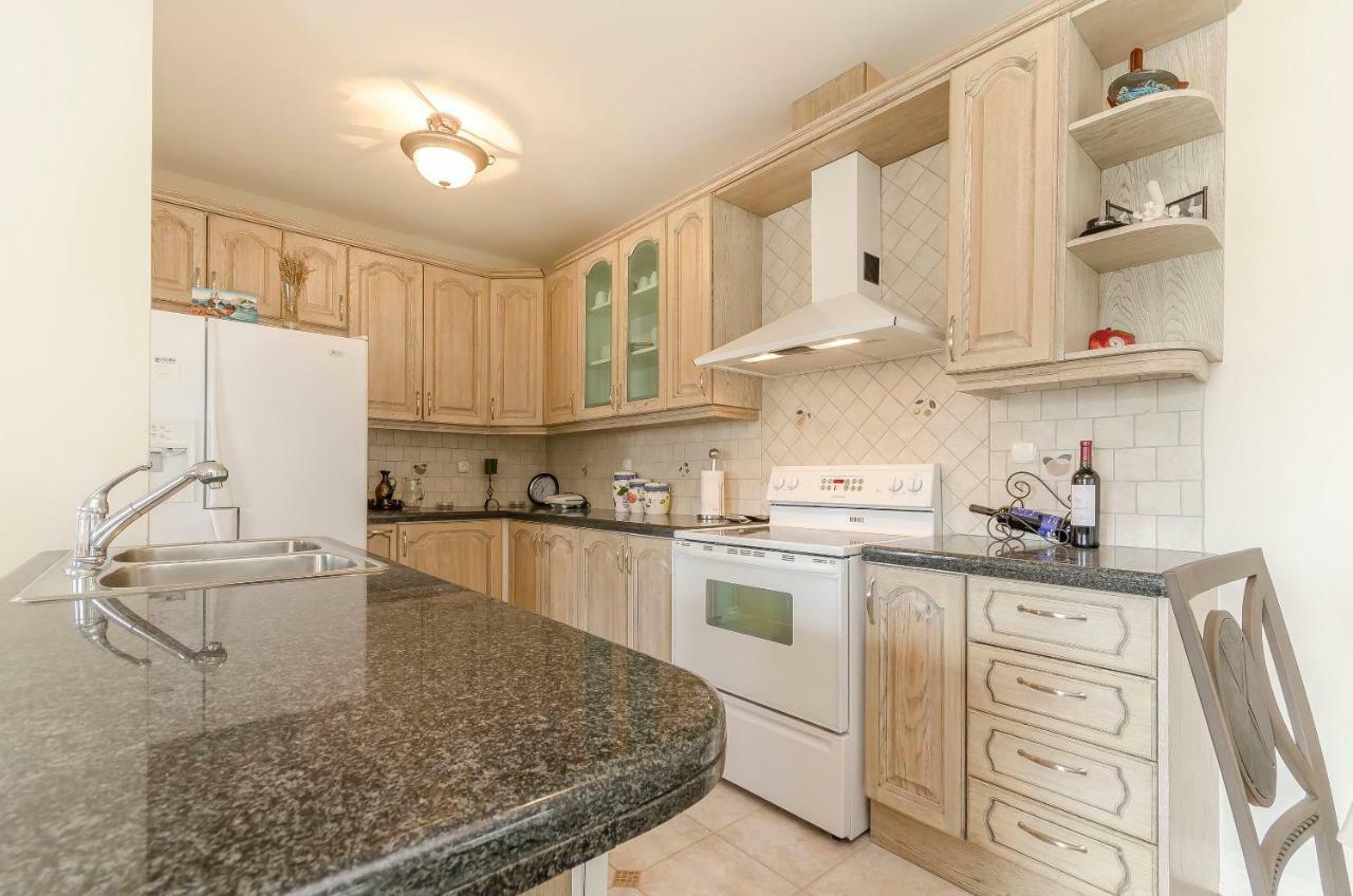 Apartment Canada Dream Vacation Srima Exterior photo